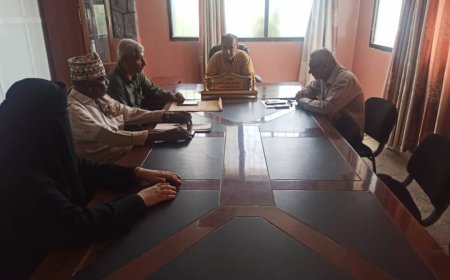 مدير عام زنجبار "الشدادي" يناقش اسكتمال عملية حصر المنازل المتضررة ضمن إعادة إعمار زنجبار.
