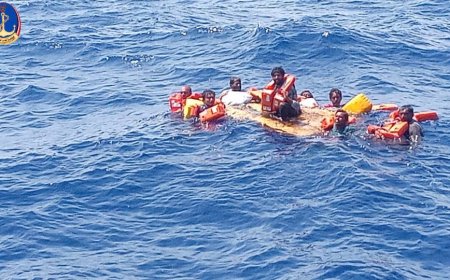إنقاذ 8 بحارة وفقدان بحار واحد بعد غرق سفينة هندية قبالة سواحل سقطرى:"