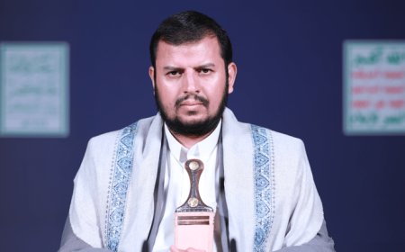 بماذا علق زعيم جماعة الحوثي على قرار البنك المركزي بايقاف البنوك في صنعاء..؟! 