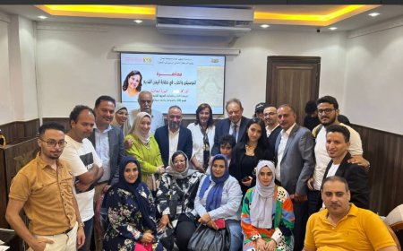 الرئيس علي ناصر محمد يحضر محاضرة هامة للدكتورة عميدة شعلان في المركز الثقافي اليمني في القاهرة