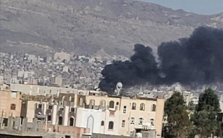 صنعاء تتعرض للقصف وتصاعد اعمدة دخان