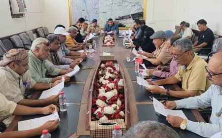 مدير عام المنصورة يناقش إستعدادات المكاتب الخدمية لإستقبال عيد الأضحى المبارك