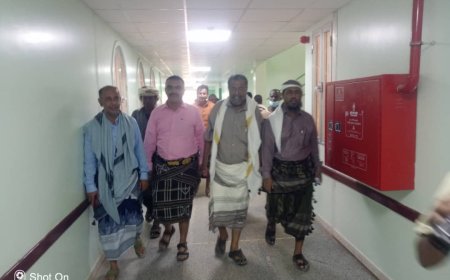 الوكيل جرفوش في زيارة عيدية  لمرضى هيئة مستشفى الرازي بأبين