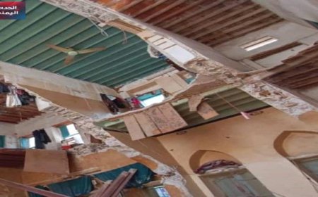 المكلا.. انهيار مبنى سكني شعبي  على رؤوس ساكنيه