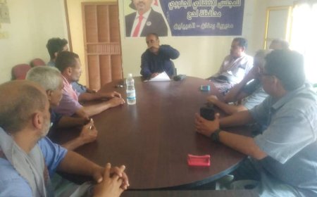 بحضور نائب مدير كهرباء لحج.. رئيس انتقالي ردفان يلتقي بمديري المياه والكهرباء في المديرية