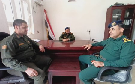 اللواء يحيى حُميد والعميد طاهر الحاج يطلعان على مستوى الانضباط الوظيفي بالمناطق الأمنية بمأرب