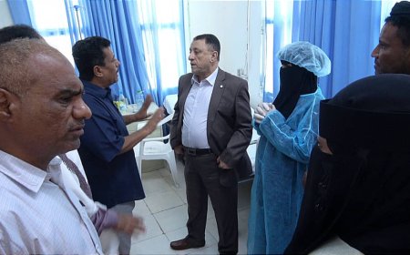 أمين عام محلي أبين يقوم بزيارة تفقدية إلى مركزي العزل بخنفر وزنجبار