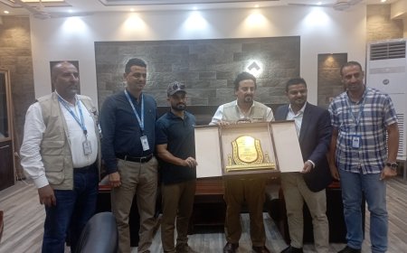 مدير عام الشيخ عثمان يناقش مع مستشار مكتب الأمم المتحدة (اليوبنس) المشاريع المعتمدة للمديرية