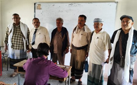 مدير التربية يافع رصد يدشن اختبارات الثانوية العامة في ثانويتي سالم صالح ومحسن العمودي بنات 