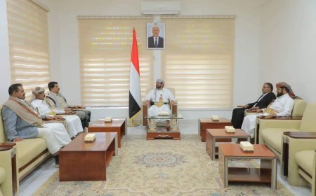 العرادة يلتقي قيادات فروع الأحزاب ويشدد على أهمية توحيد الموقف السياسي والخطاب الإعلامي
