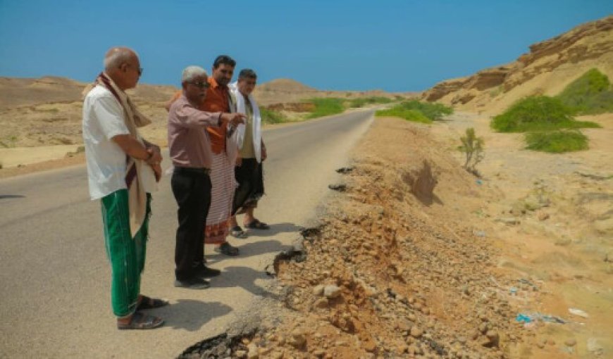 مدير عام مديرية الشحر  يوجه بمعالجة الحفريات بالخط في منطقة المقد لتفادي الحوادث المرورية