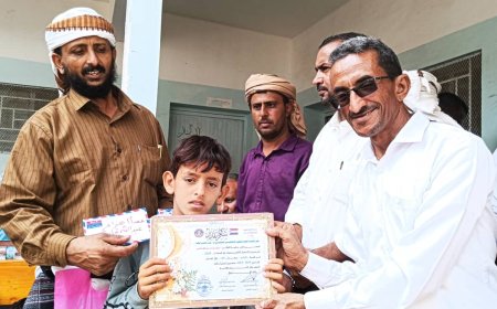 حفل خطابي وتكريمي لأوائل الطلاب بمدرسة الشهيد محمد عبد عبدالله بسرار-يافع