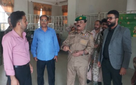 خلال زياراته الميدانية.. محافظ الضالع يطلع علي أوضاع عدد من المكاتب والجهات الحكومية في المحافظة