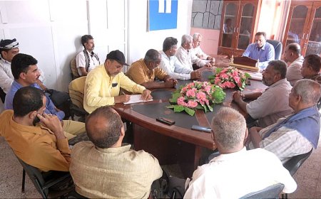 محافظ أبين يرأس اجتماعا للسلطة المحلية بمديرية زنجبار ويوجه بتفعيل نشاطها في جميع المجالات