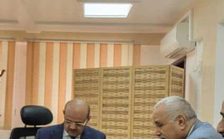 مدير عام الصحة بعدن يلتقي بمحافظ البنك المركزي اليمني 