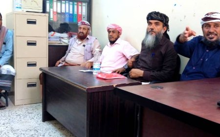 إجتماع موسع لمناقشة تفعيل العمل الإداري للصندوق الخيري بيافع سرار