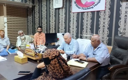 البيشي وحيدرة يعقدان إجتماعاً موسعاً مع مجلس إدارة مستشفى الصداقة بعدن