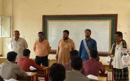 نائب مدير الرقابة والتفتيش بمكتب تربية شبوة يتفقد سير العملية الاختبارية في مركز عزان للبنين