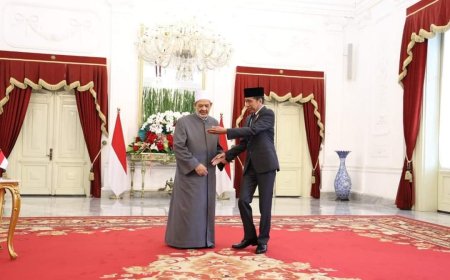 رئيس إندونيسيا يستقبل شيخ الأزهر رئيس مجلس حكماء المسلمين في القصر الرئاسي بالعاصمة جاكرتا