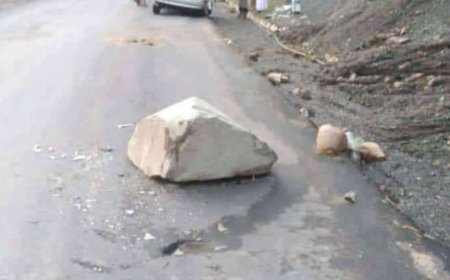 مقتل شاب اثر سقوط صخرة ضخمة باحد الطرق بمحافظة حجة 