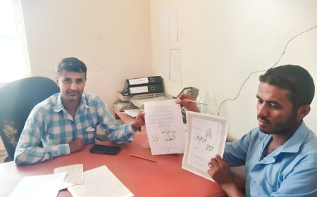 مدير عام مكتب الشباب والرياضة بالضالع يكرم الخطاط محمد الحسام ويهديه عددا من الأدوات الخاصة بصقل موهبته في كتابة الخط