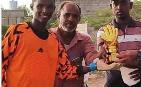 وفاة حارس كرة قدم أثناء مباراة فريقي الرشيد والأهلي في مدينة "الخوخة" جنوب الحديدة