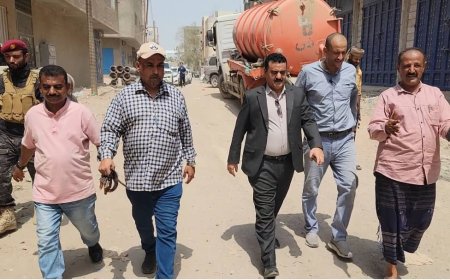 "الداؤودي" و"باخبيرة" يتفقدان مشروع تركيب شبكة الصرف الصحي في بلوك ( 10 )
