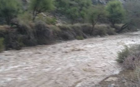 امطار غزيرة شهدتها مديرية جيشان تنتج عنها سيول جارية