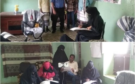 الفنان العالمي أشيد الحافرة يقيم دورة تدريبية للرسم بمؤسسة البركة للتنمية بأبين.