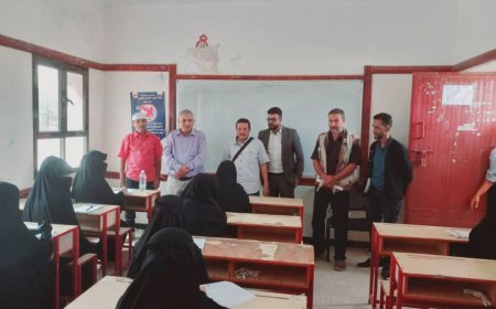 وكيل محافظة الضالع ومدير عام مكتب التربية والتعليم يزوران مراكز الاختبارات في مديرية الحصين