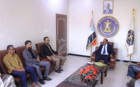 رئيس انتقالي شبوة يلتقي عدداً من أبناء المحافظة الخريجين من قسم العلوم السياسية