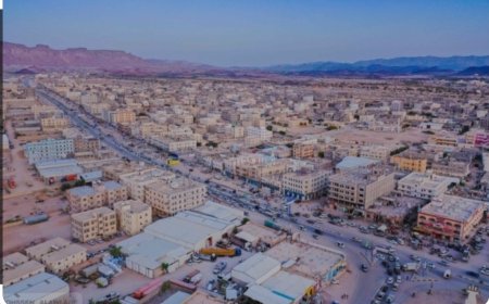 في هذه اللحظات.. تساقط امطار غزيرة على عتق 