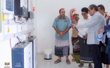 امين محلي شبوة يفتتح المرحلة الأولى لمشروع مجمع الحزم التجاري والسياحي بمدينة عتق