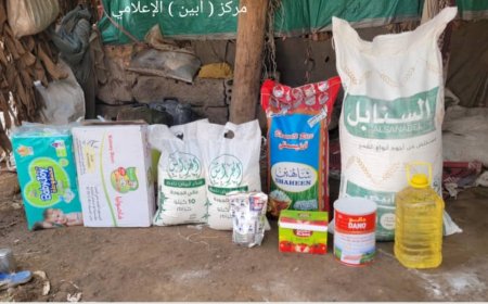 مبادرة "تراحم" الإنسانية تقدم سلة غذائية متكاملة لأسرتين في أبين و لحج