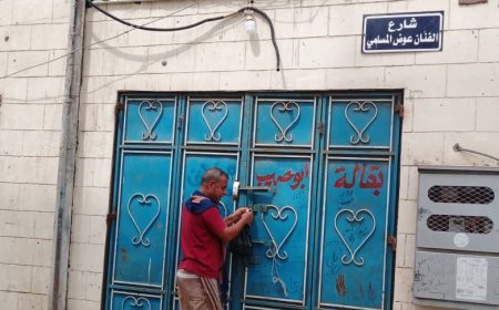 عدن.. استمرار حملة إغلاق المحال التجارية المخالفة بمديرية الشيخ