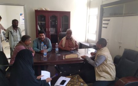 مدير عام ميفعة يلتقي بفريق جمعية رعاية الأسرة لتقييم سوق العمل في المديرية