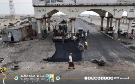 رئيس مجلس إدارة صندوق الطرق يدشن أعمال الإسفلت أمام نقطة العلم المدخل الشرقي للعاصمة عدن