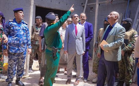 محافظ شبوة يتفقد مستوى الإنجاز في مشروع مبنى الدفاع المدني، ويشيد بدعم الأشقاء في الإمارات