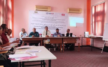 مدير عام مكتب الصحة العامة والسكان بلحج يفتتح دورة تدريب المدربين على دليل إدارة مرافق الرعاية الصحية الأولية 