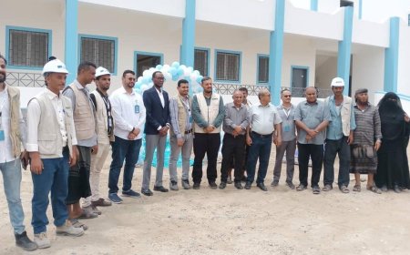 بجاش وبغازي يتسلمان الفصول الجديدة لمدرسة المجمع السعيد الأساسية بتبن