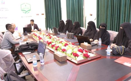 رئيس جامعة المهرة يدشن الدورة التدريبية الخاصة بالبيانات الإحصائية.