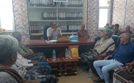 المجلس الأهلي في قوبان يكرم مدير عام مديرية عتق نظير جهوده لخدمة الأهالي