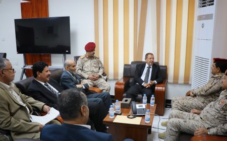 رئيس مجلس القضاء الأعلى يناقش مع وزير الدفاع أوضاع القضاء العسكري في المحافظات المحررة