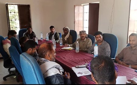 تنفيذي رضوم شبوة في دورته الاعتيادية يرحب بعودة المحافظ بعد زيارة عمل ناجحة وتحقيقه حزمة من المشاريع لخدمة المحافظة