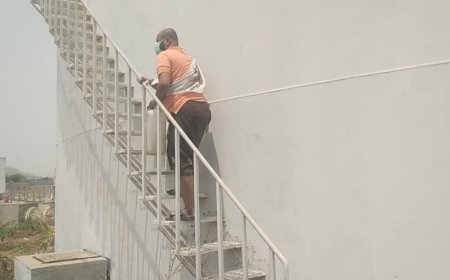 بتوجيهات السلطة المحلية بأبين.. مؤسسة المياه والصرف الصحي بالمحافظة تواصل أعمال كلورة وتعقيم آبار مياه الشرب