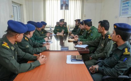 وزير الداخلية يترأس اجتماعاً لقيادة الوزارة 