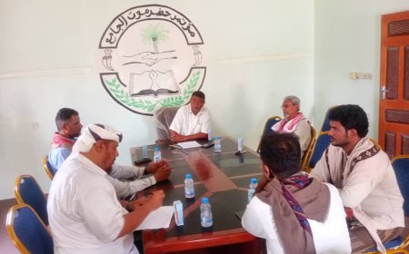 تنفيذية حضرموت الجامع بالديس الشرقية تلتقي نقابة عمال مؤسسة الكهرباء