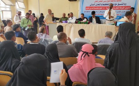 محافظ لحج ورئيس إنتقالي المحافظة يختتمان دورة ريادة الأعمال لشباب وشابات المحافظة