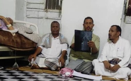 رئيس تنفيذية حضرموت الجامع في غيل بن يمين يزور العقيد متقاعد بن حسينون للاطمئنان عليه