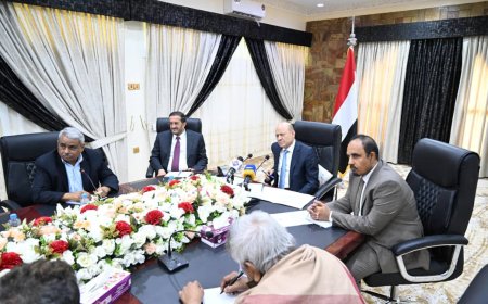 رئيس مجلس القيادة يلتقي ممثلي الاحزاب والمكونات السياسية في محافظة حضرموت